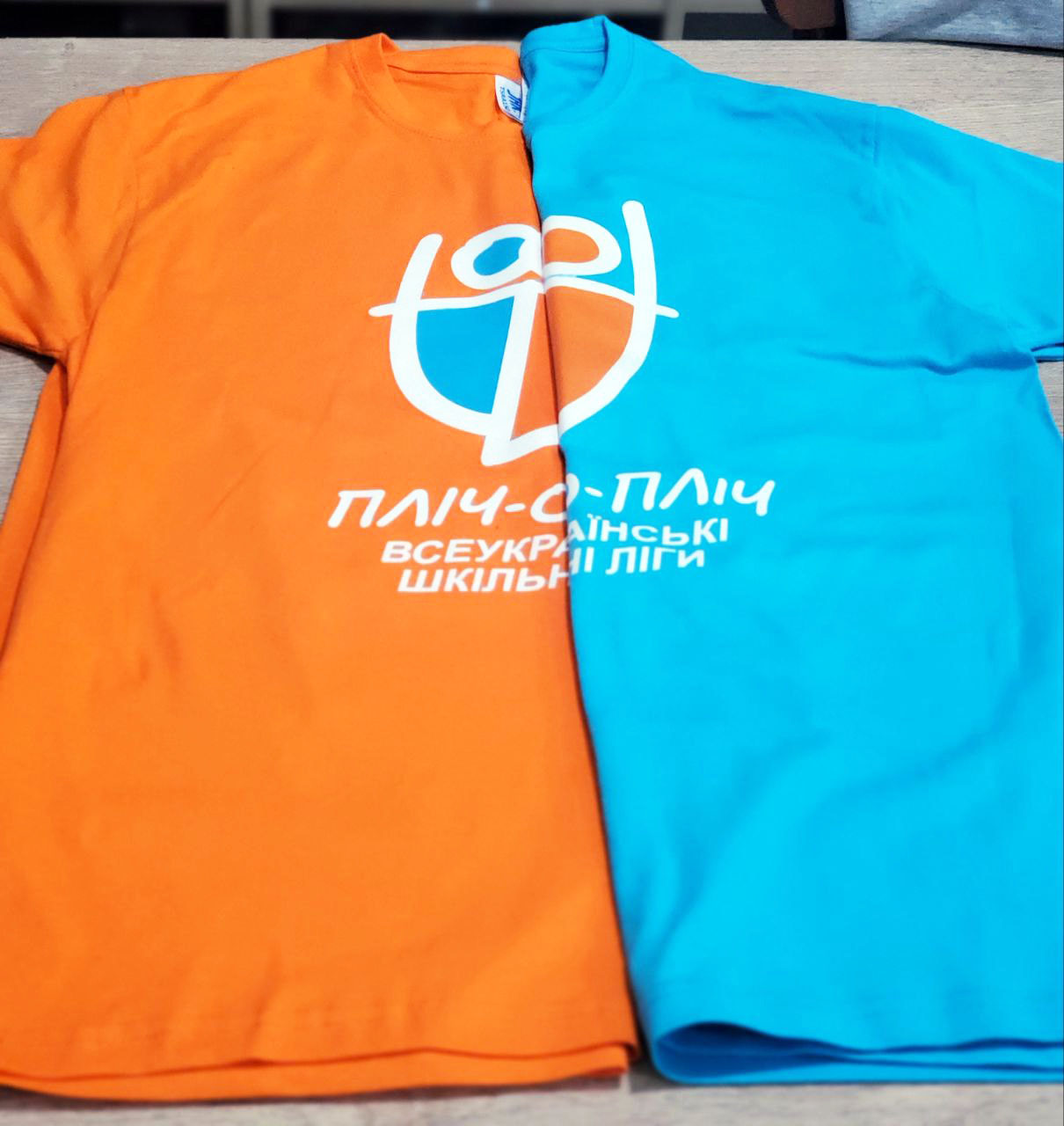 Креативный школьный мерч: как создать худи, футболки и свитшоты для выпускников?