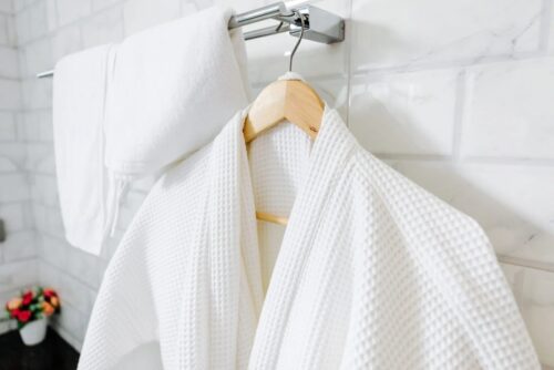 халаты и полотенца с вышивкой для SPA-салонов