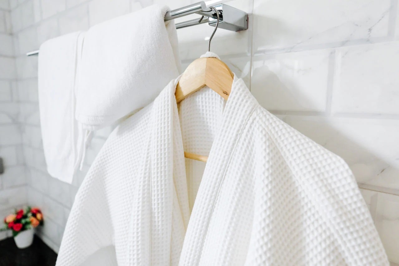 Вышивка на полотенцах и халатах для SPA-салонов