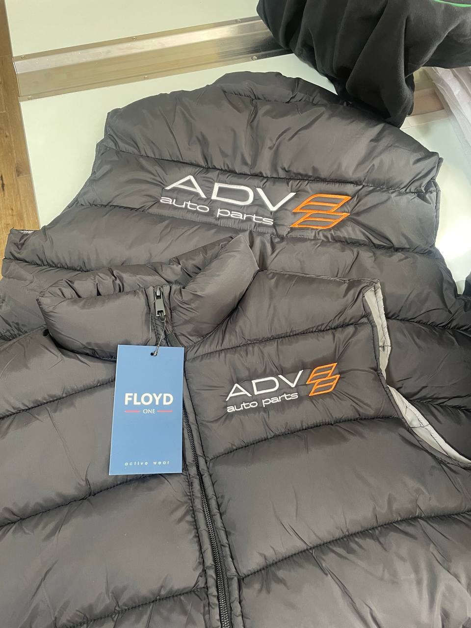 Брендирование спецодежды: вышивка логотипа на спецодежде как элемент корпоративного стиля