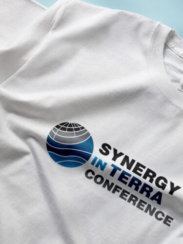 Cropped T Shirt Mockup